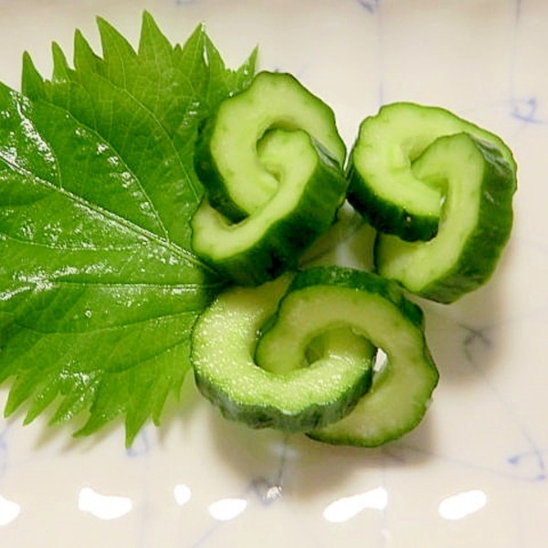 ソーメンの上にもいかが きゅうりの飾り切り レシピ 作り方 By Tamagoyasann 楽天レシピ ソーメンの上にもいかが きゅうりの飾り切り レシピ 作り方 By Tamagoyasann 楽天レシピ