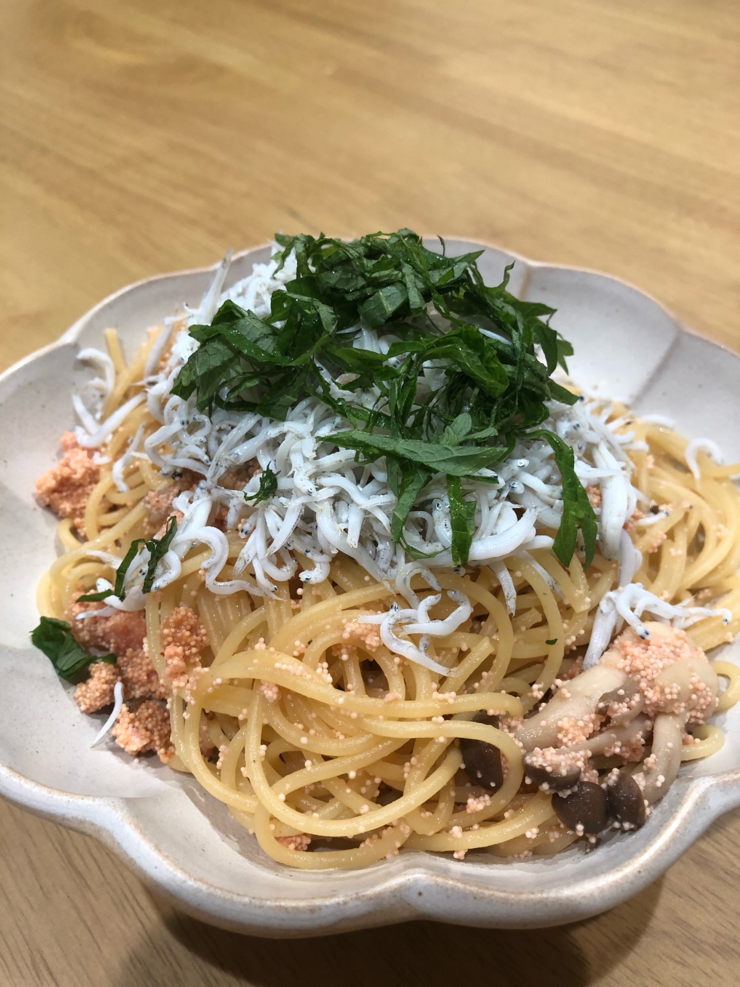 しらすたっぷりバター醤油の明太子パスタ