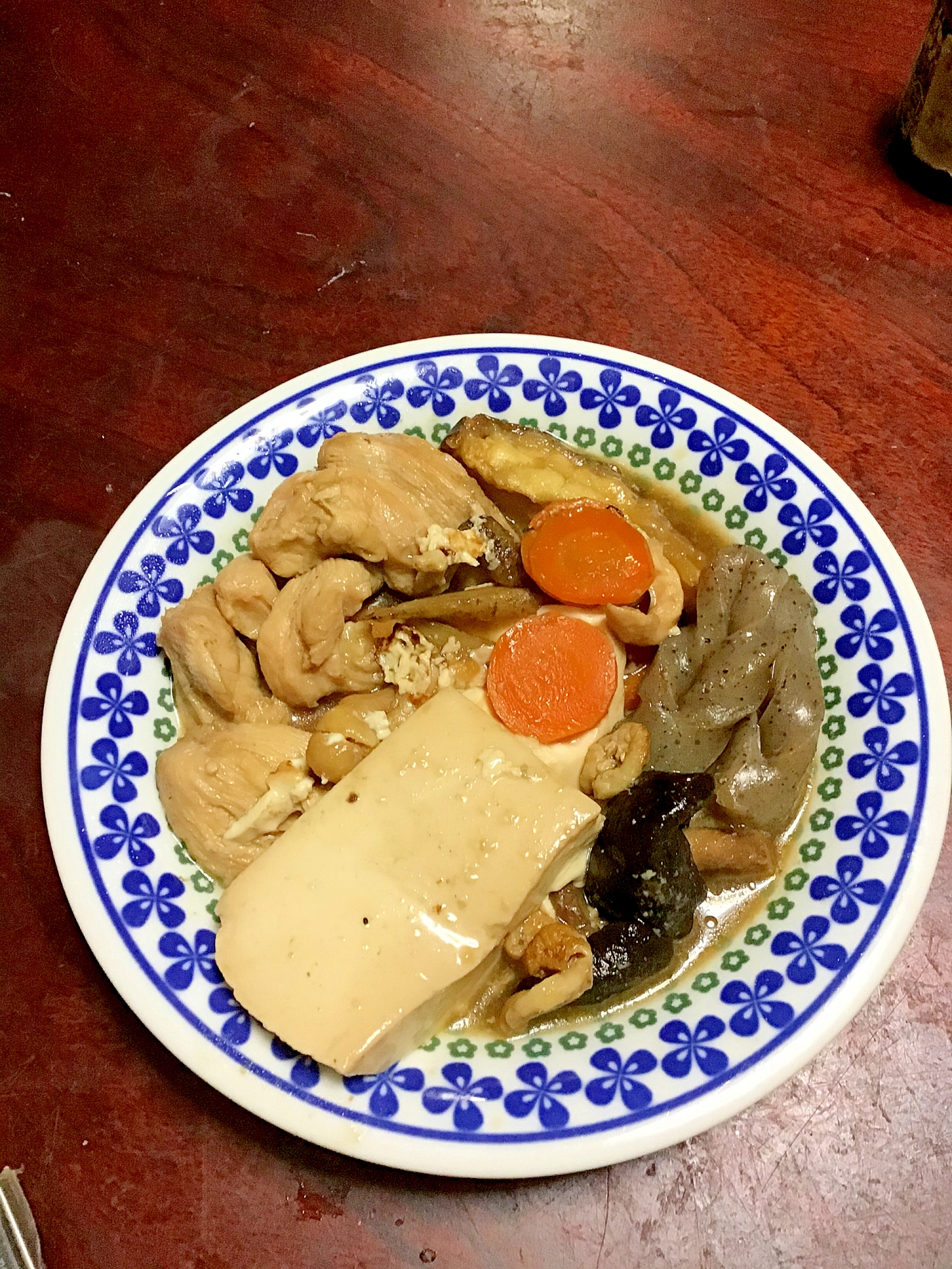 丸ナス入り鶏と野菜の煮込み豆腐。
