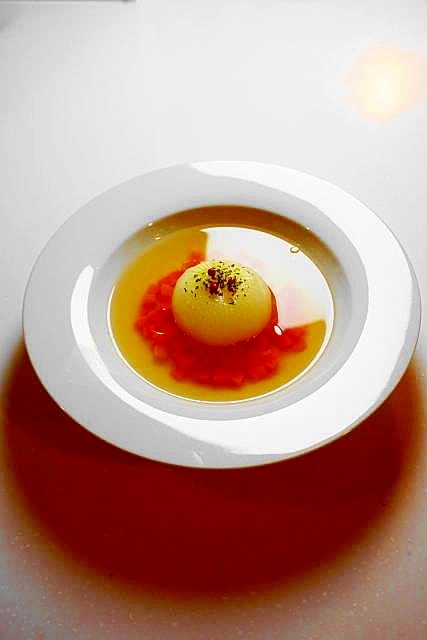 春の贈り物！新玉ねぎの丸ごとコンソメスープ