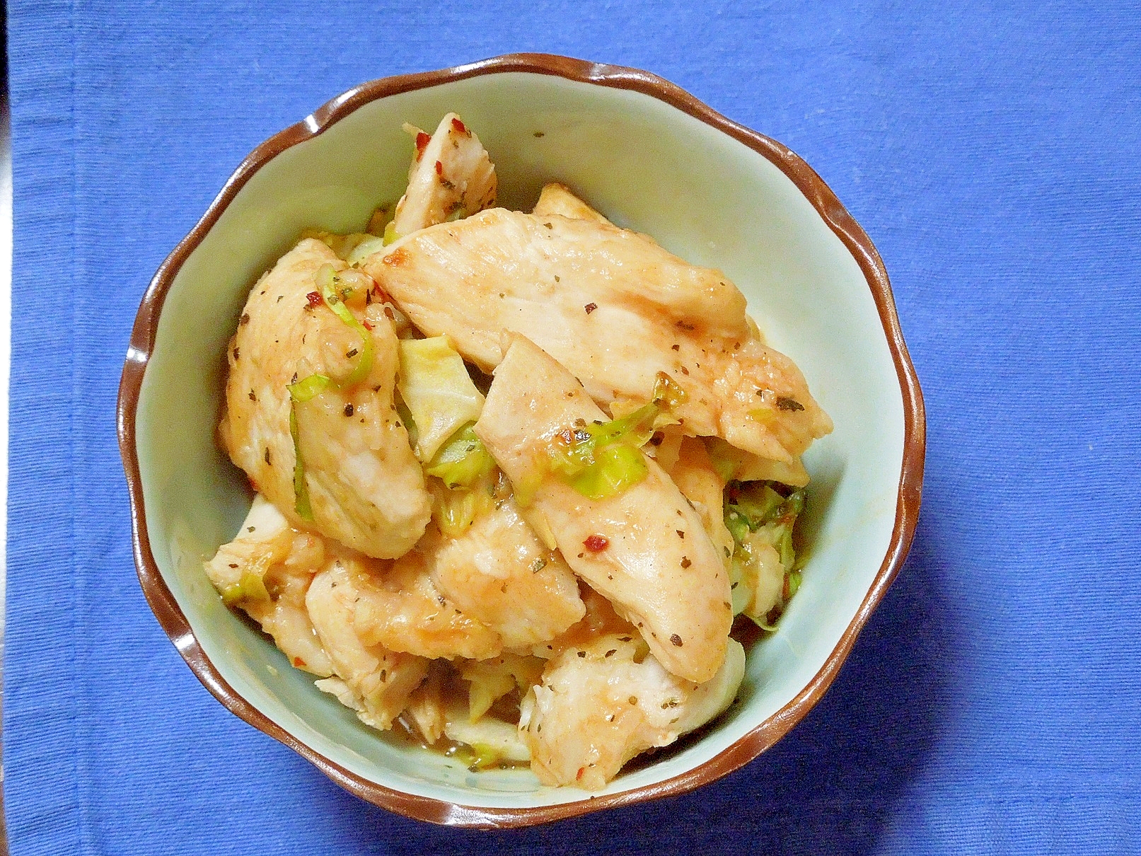 鶏むね肉とキャベツのトマトバジル炒め