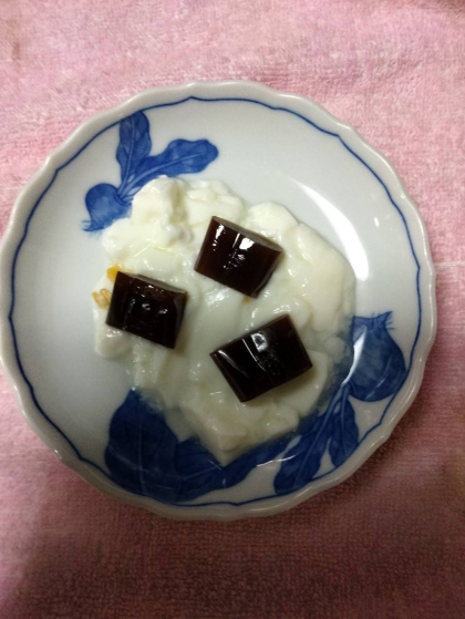 今日のヨーグルト♡バナナ混ぜて外郎のせて