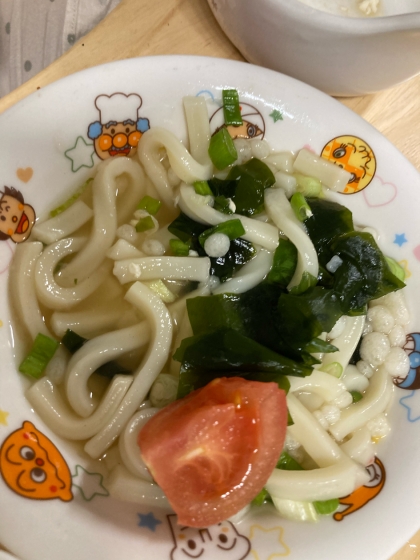 ●簡単映え♪トマトサラダうどん★チーズあおさ乗せ●