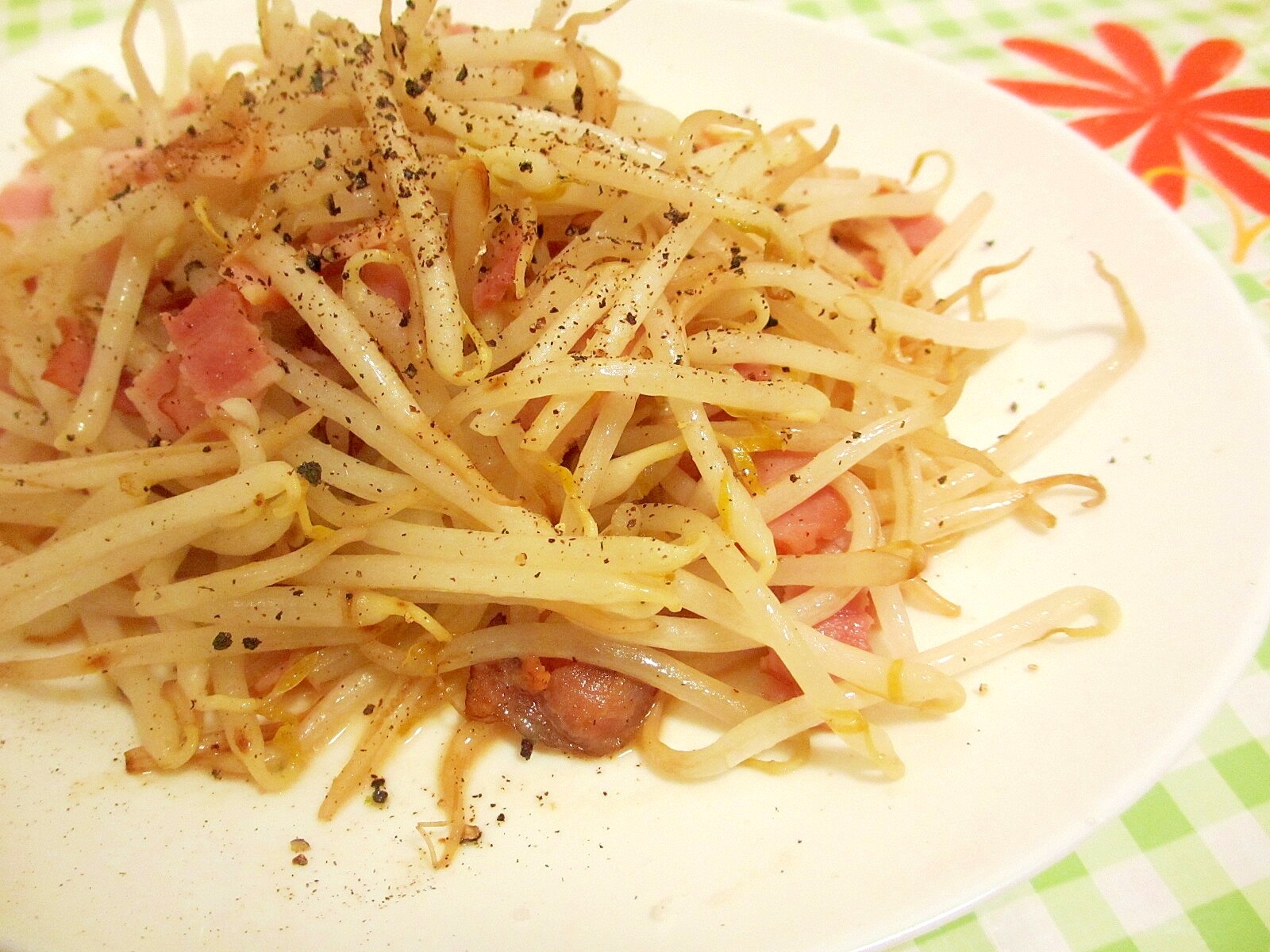 もやしとベーコンの黒コショウ炒め レシピ・作り方 by mococo05