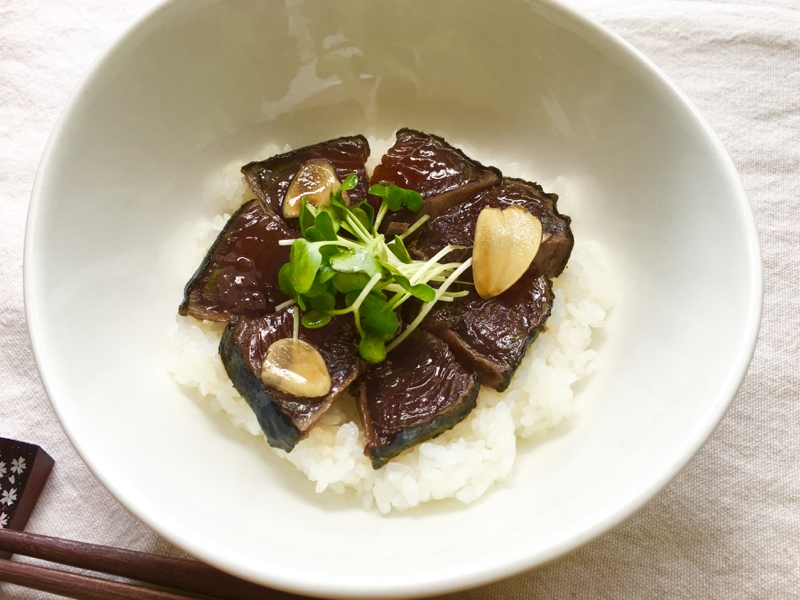 鰹のたたきにんにくチップれもん醤油だれ漬け丼 レシピ 作り方 By Kuuuma 楽天レシピ 鰹のたたきにんにくチップれもん醤油だれ漬け丼 レシピ 作り方 By Kuuuma 楽天レシピ