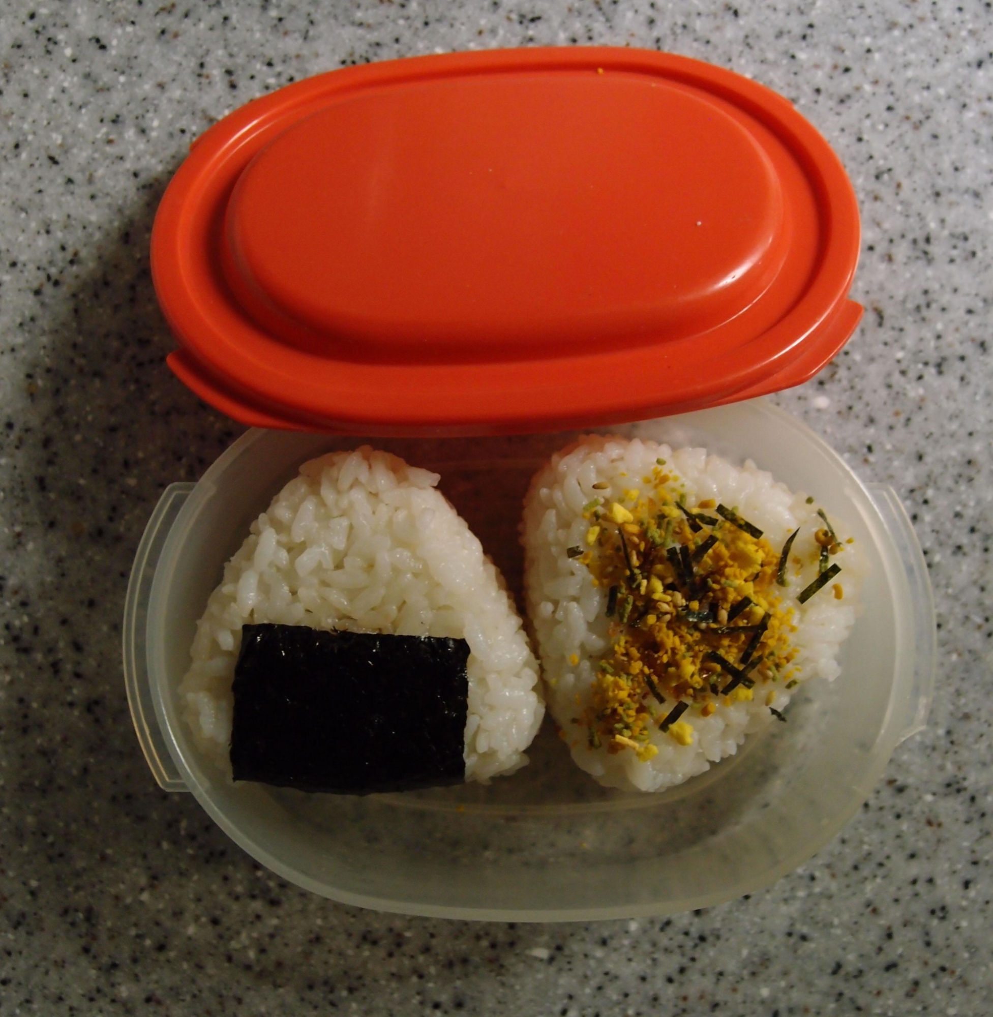 椎茸の紫蘇炒めのおにぎり弁当