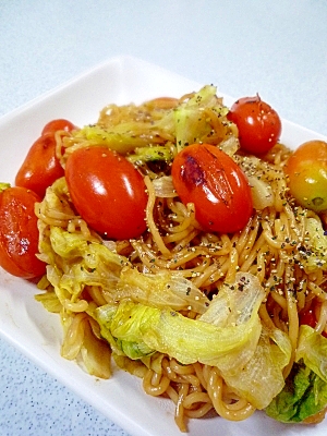 ヘルシー　トマトとレタスの焼きそば