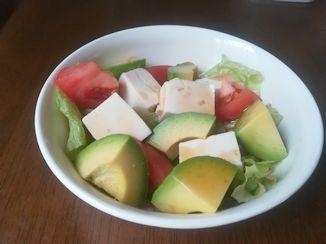 アボカドと豆腐のわさび醤油サラダ