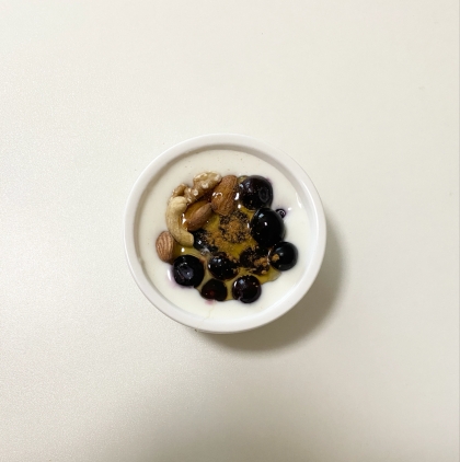 今日のヨーグルト♡チョコゆずジャムブルーベリー