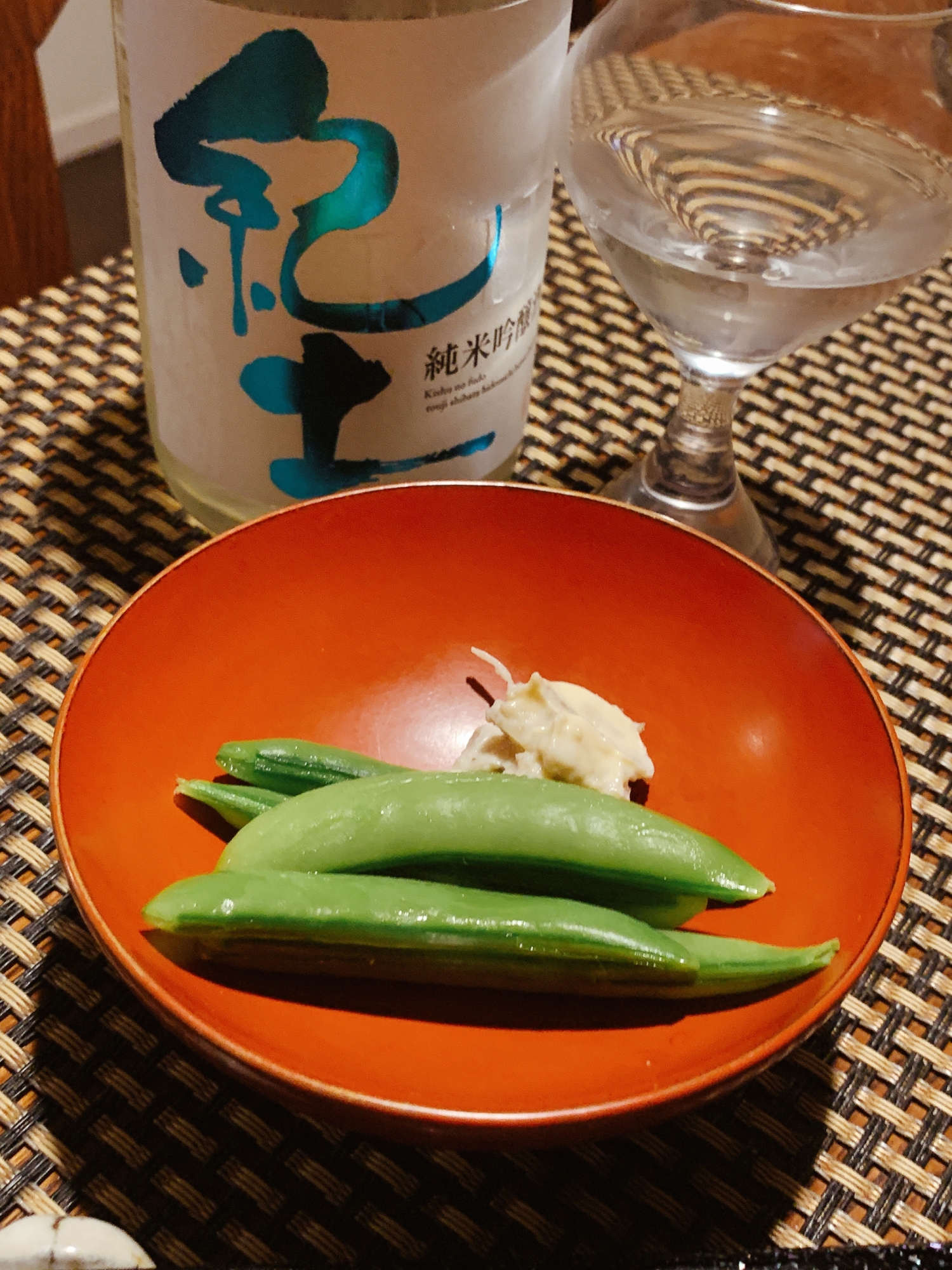 日本酒すすむ、スナップエンドウのワサビ漬ディップ