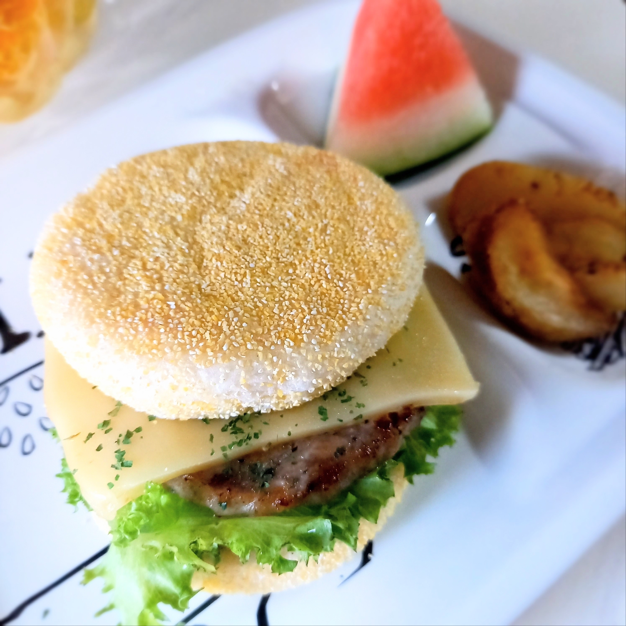 ボロニアソーセージとチーズのマフィンサンドꕤ୭*