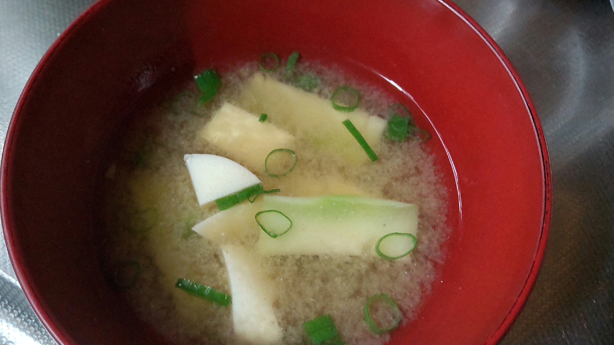 ブロッコリーの茎と豆腐の味噌汁
