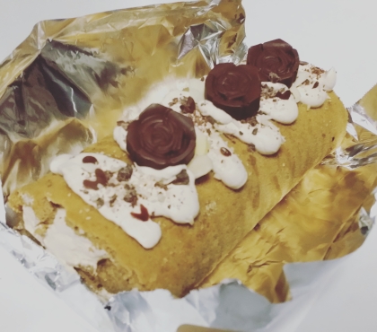 彼氏の誕生日用に作りました♪
チョコレートとアーモンドをトッピングしてみました！
ふわふわの生地にコーヒーの香りとってもいいですね(●´ω｀●)