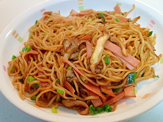 ハムと舞茸と葱のソース焼きそば