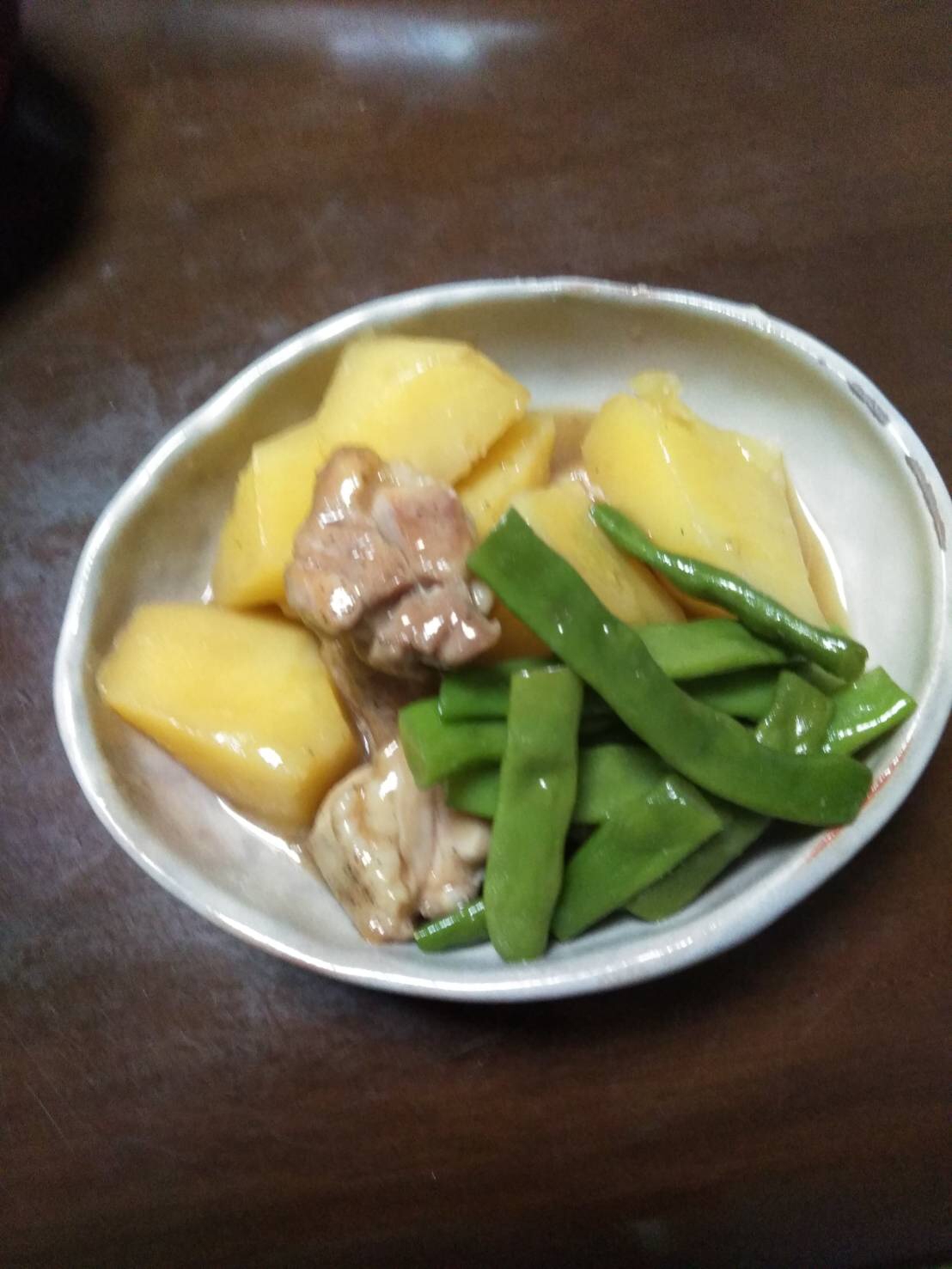 ジャガイモと鶏肉の煮物