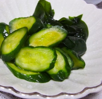 トマトわかめ大葉の酢の物