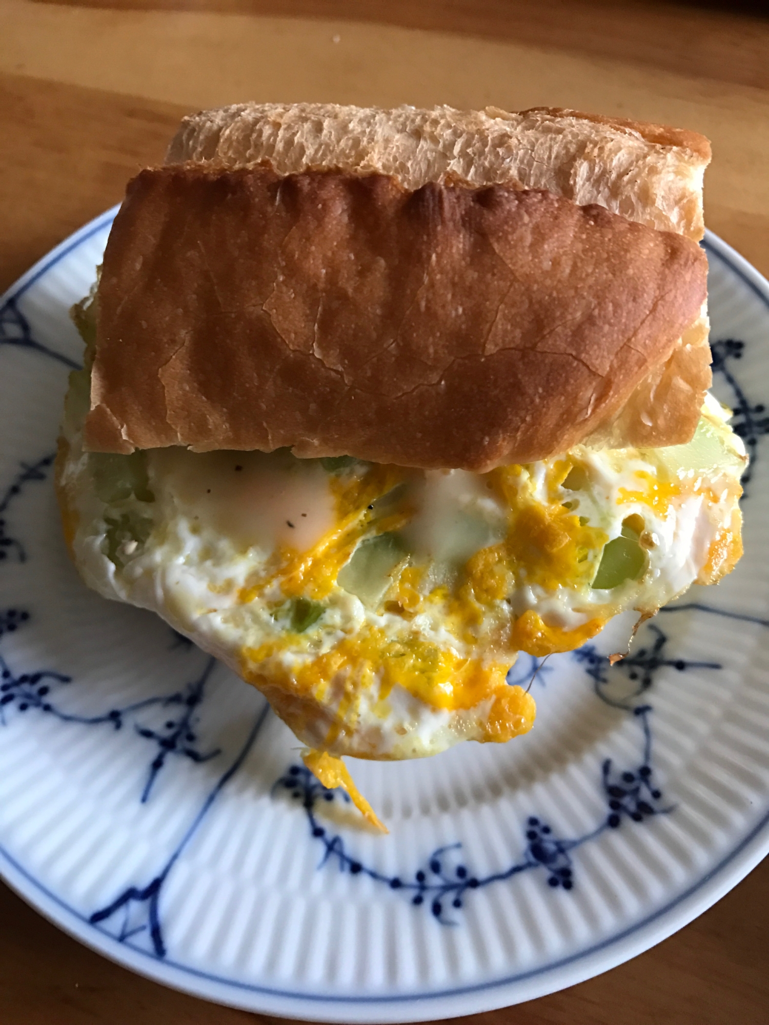 ブロッコリーの茎の卵焼きシーザードレッシングサンド