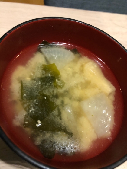 油揚げワカメ味噌汁