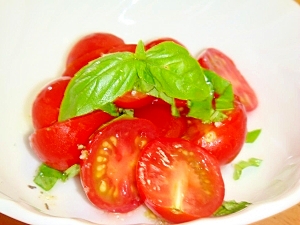 トマトとバジルの簡単サラダ