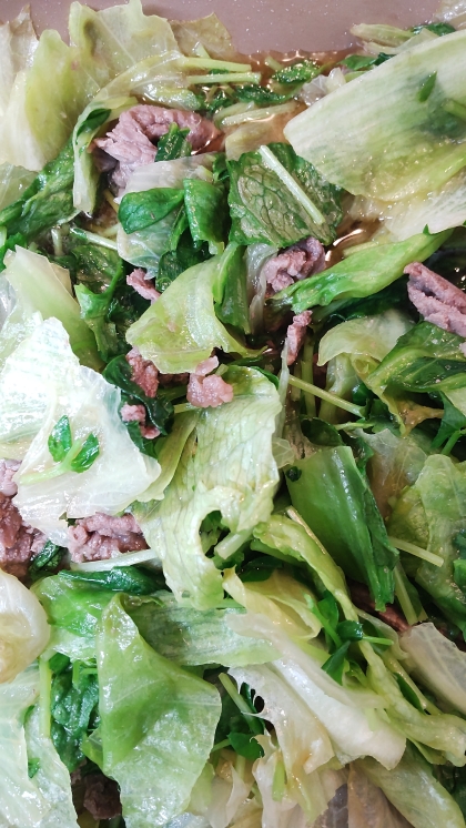 包丁不要で楽ちん♡牛肉とレタスと豆苗の蒸し焼き