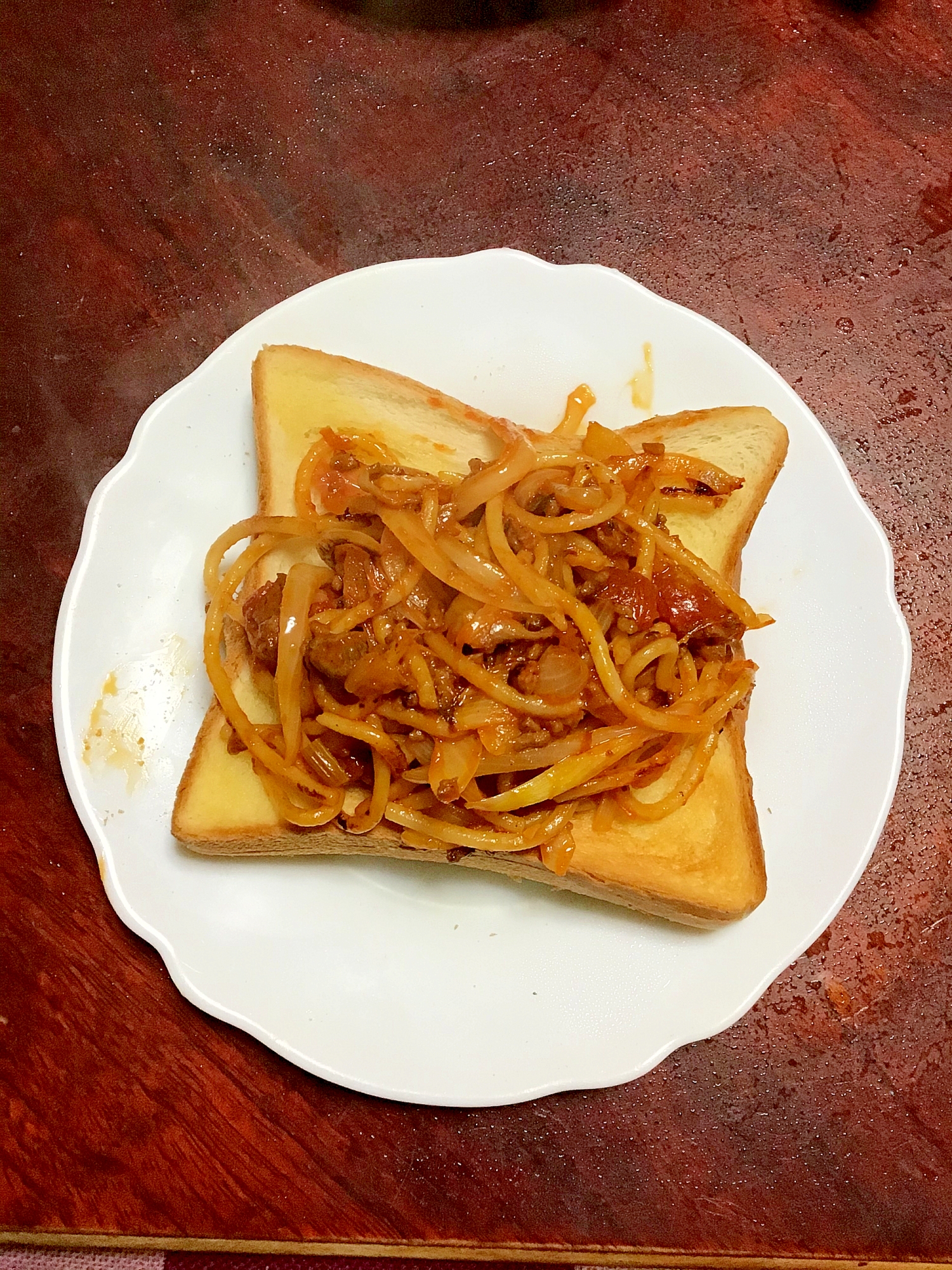 玉ねぎとセロリのミートパスタ食パンサンド。