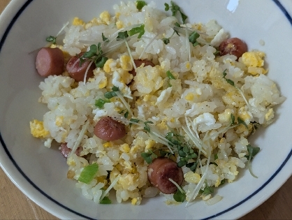 ウインナー、小ねぎ、水菜の卵炒飯