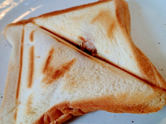 ポテトサラダとウインナーのホットサンド♬