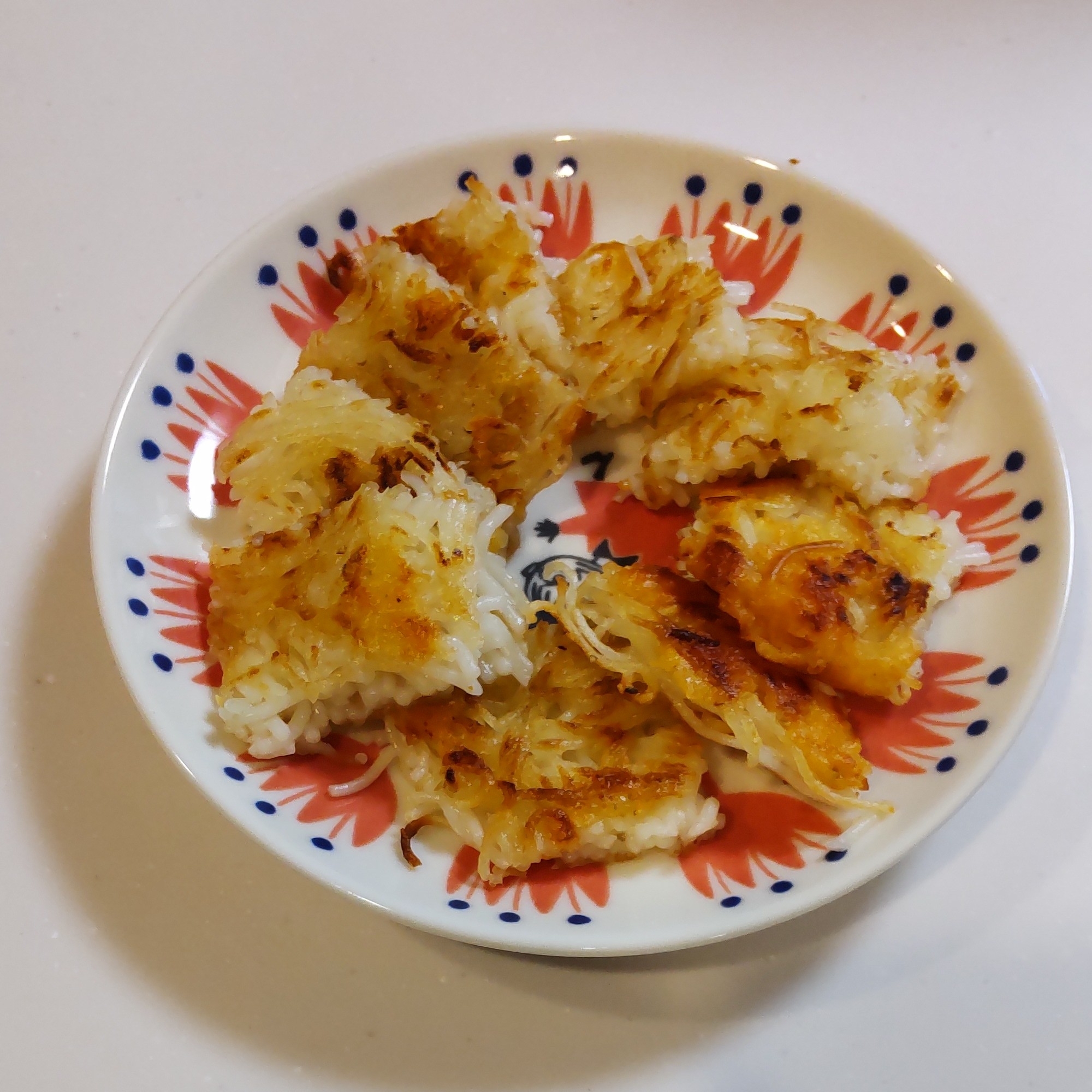 簡単、おつまみにも!残ったソーメンでパリパリ焼き☆