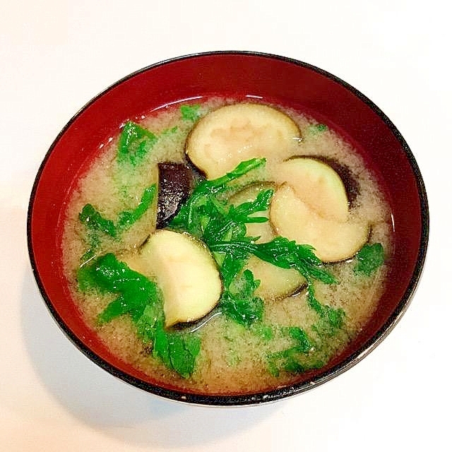 あまりものですが♪茄子と春菊の味噌汁