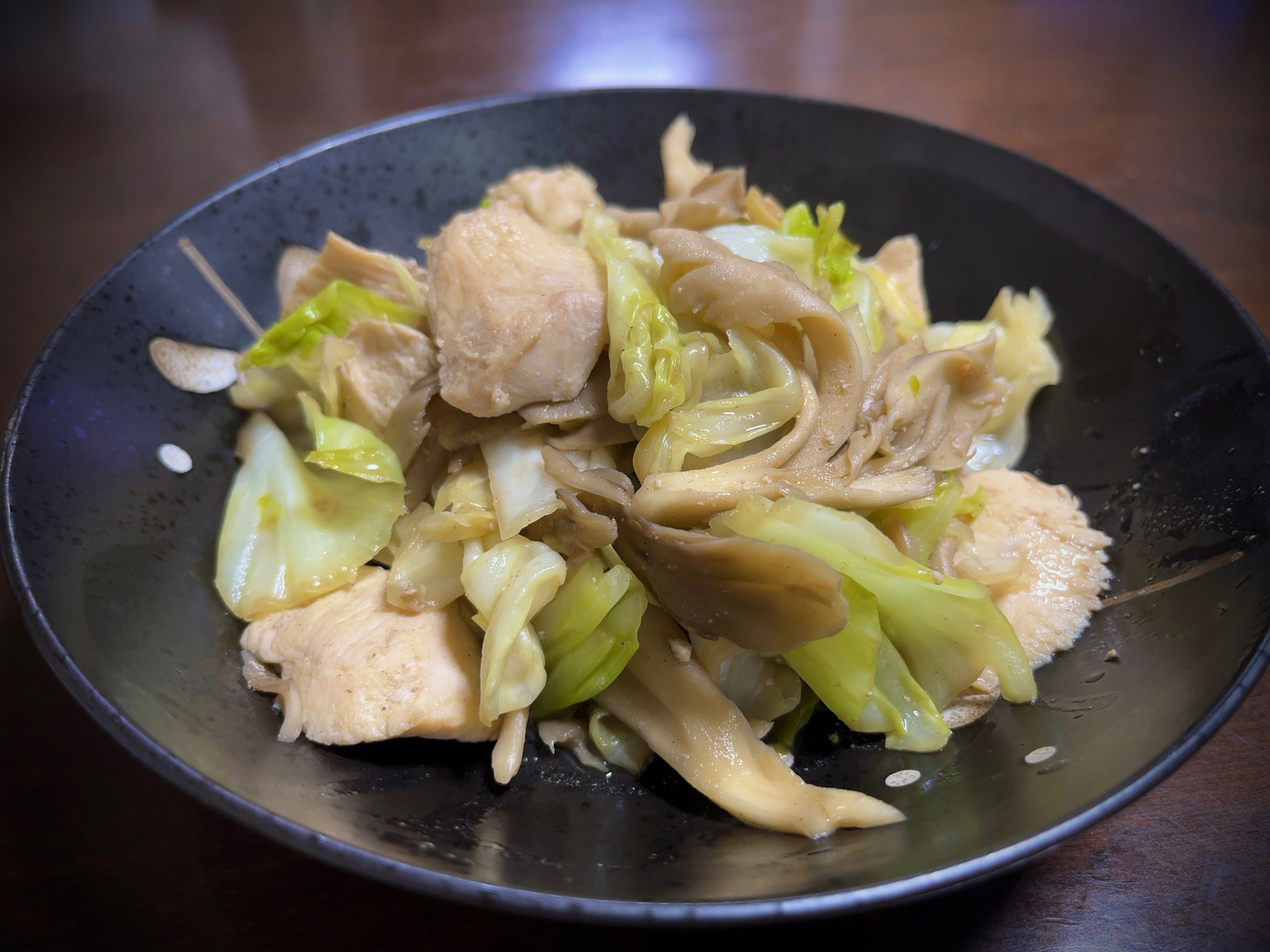 鶏むね肉とキャベツのマヨポン炒め