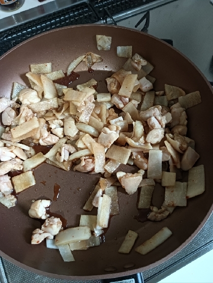 大根と蒟蒻と鶏肉のピリ辛炒め