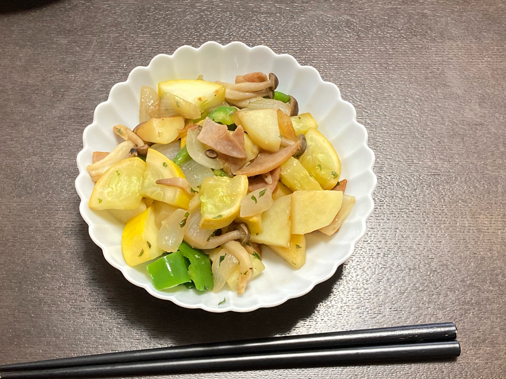 夏野菜とハムの蒸し焼きソテー