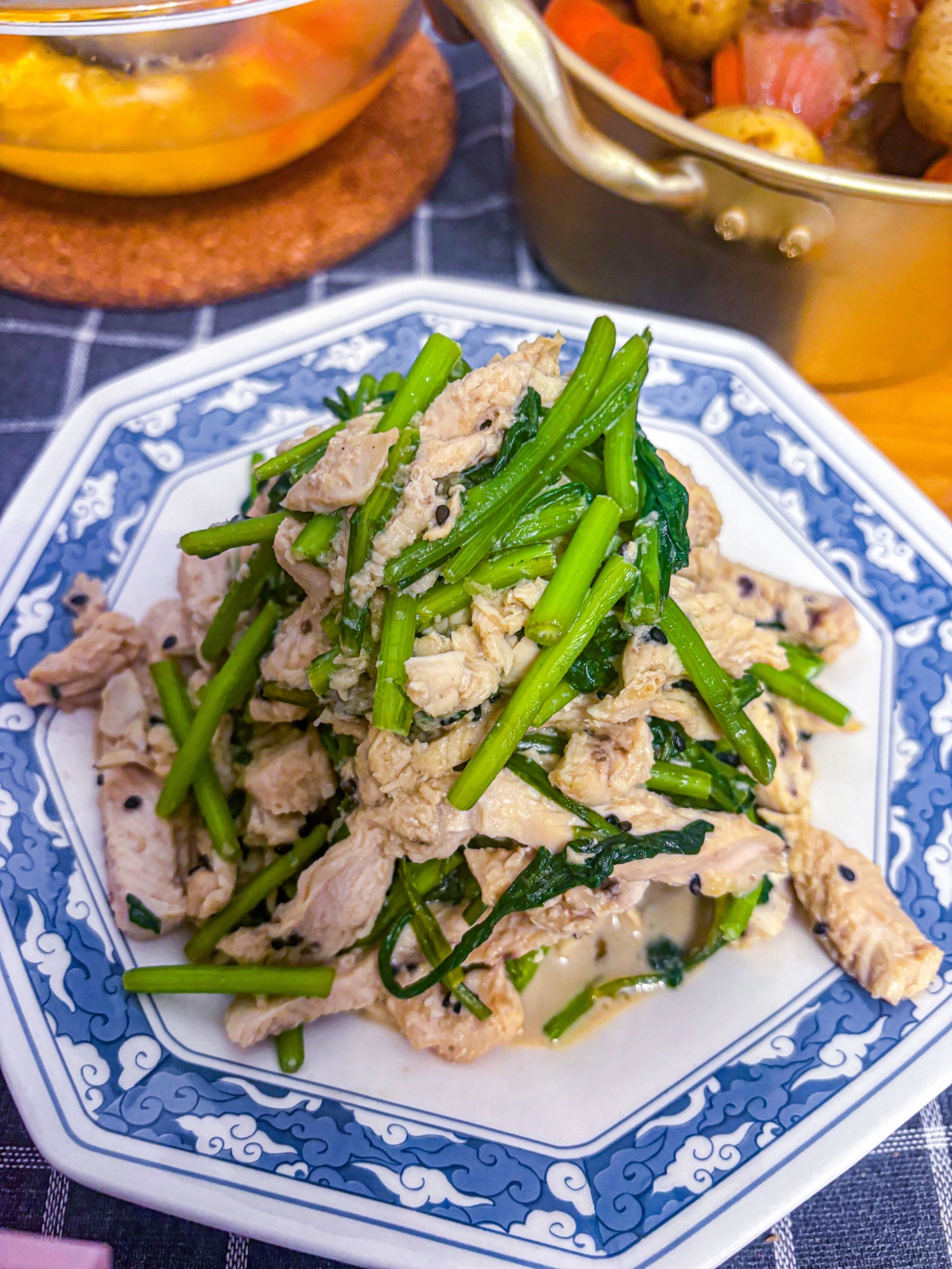 ヘルシー！とても簡単！春菊と鶏むね肉の胡麻和え