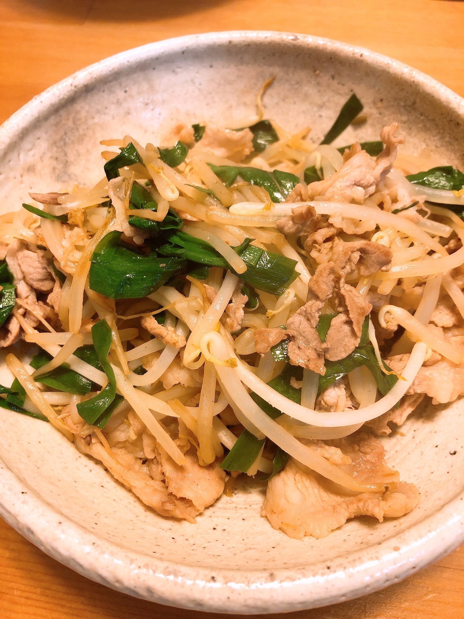 もやしと豚肉のバター醤油炒め