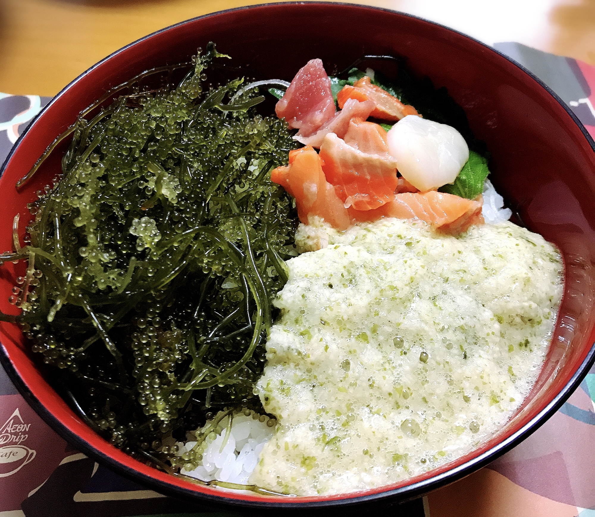 とろろとたっぷり海ぶどう丼