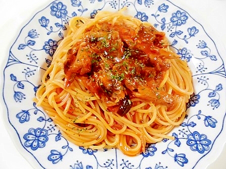 さんまの缶詰とトマトパスタソースで　スパゲティ