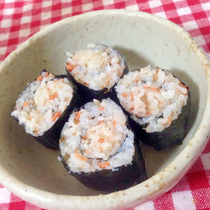 鮭のくるくる海苔巻き♡