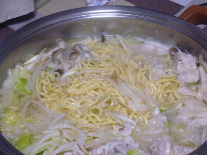 野菜と豚肉の煮込みラーメン♪