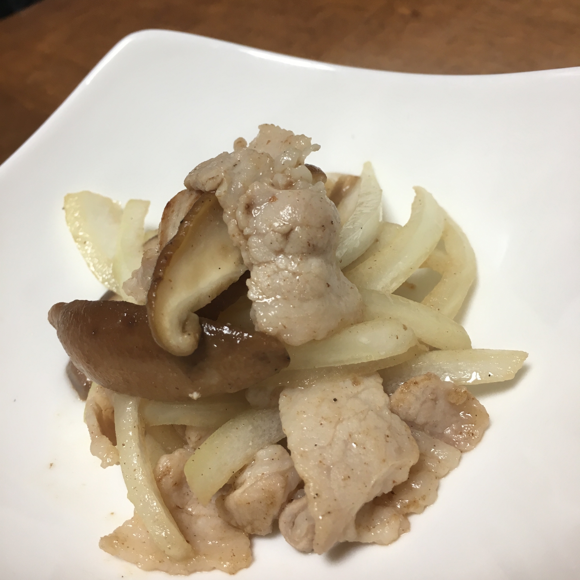 椎茸と豚肉の塩胡椒炒め