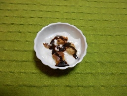 momotarou１２３４さん、こんばんは♪食後のデザートにいただいたょ！チョコとクッキーが甘くて美味しかった❤ごちそうさま(*^_^*)