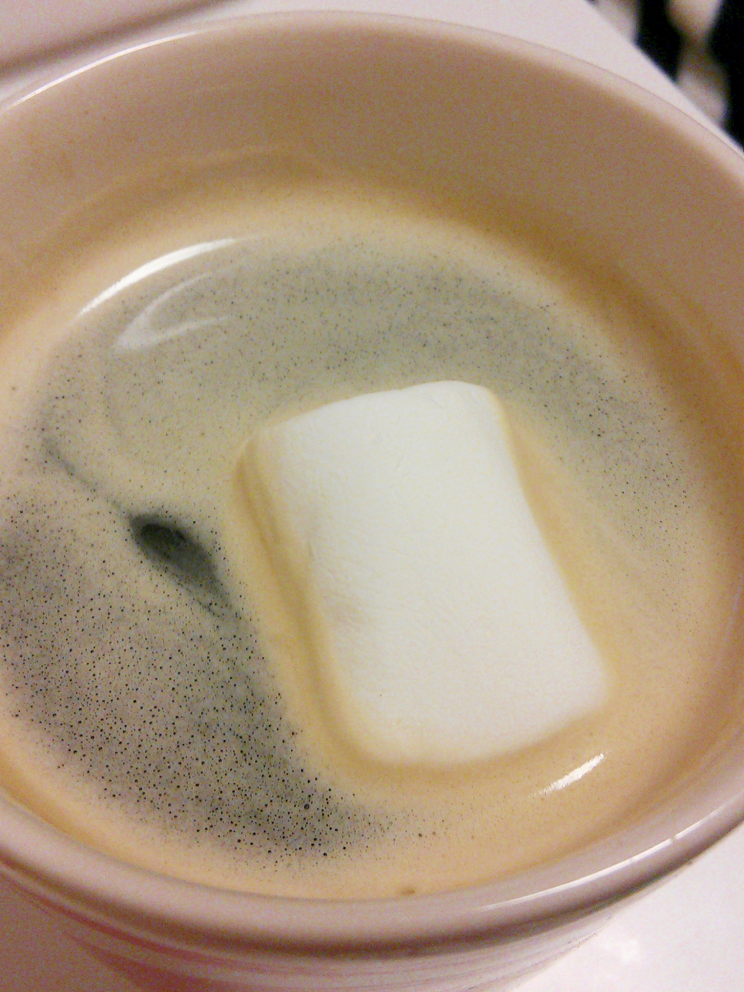 ホッとする味 マシュマロのせホットコーヒー レシピ 作り方 By みずたまsweet 楽天レシピ