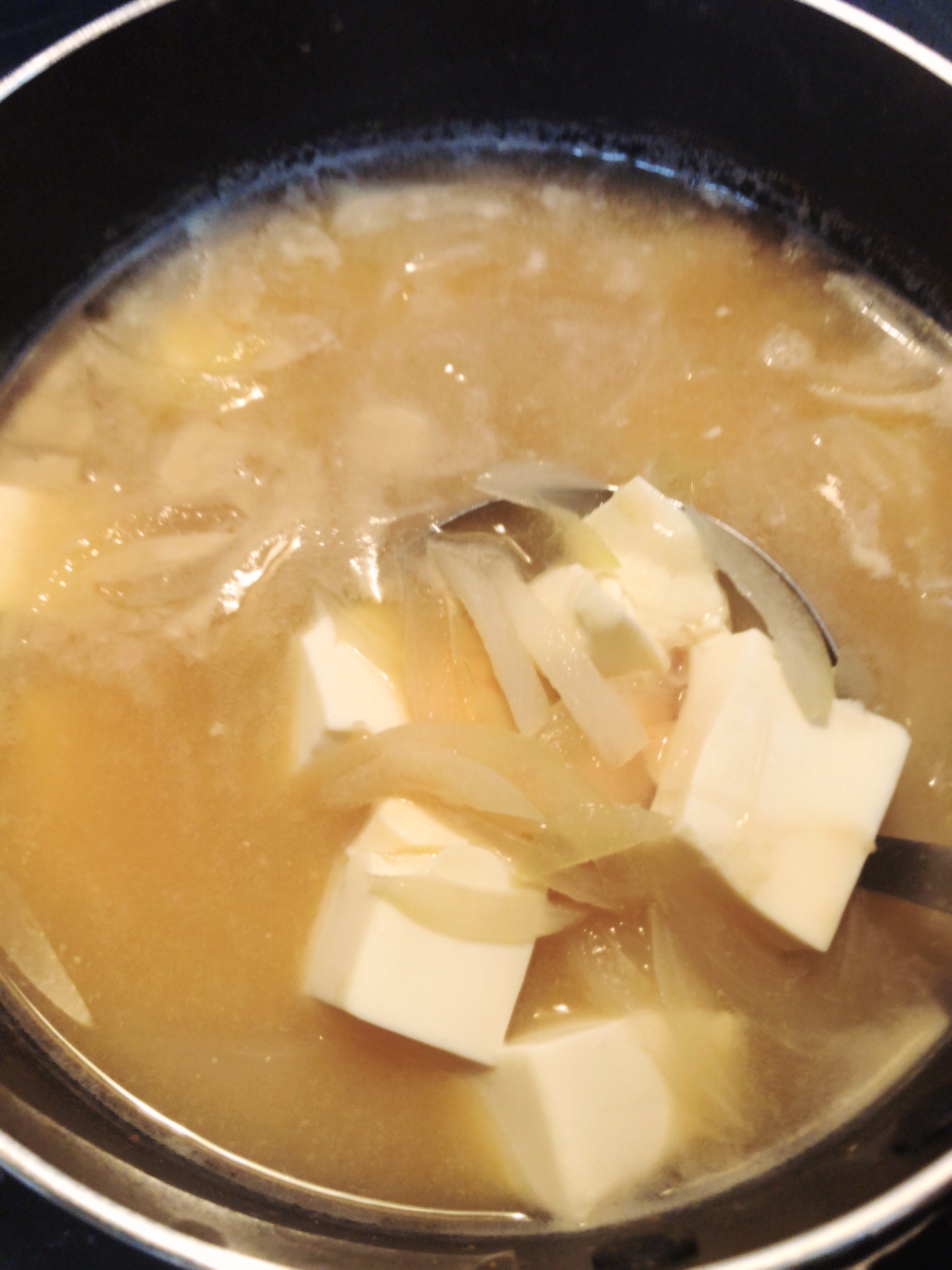 大根、豆腐、玉ねぎの味噌汁