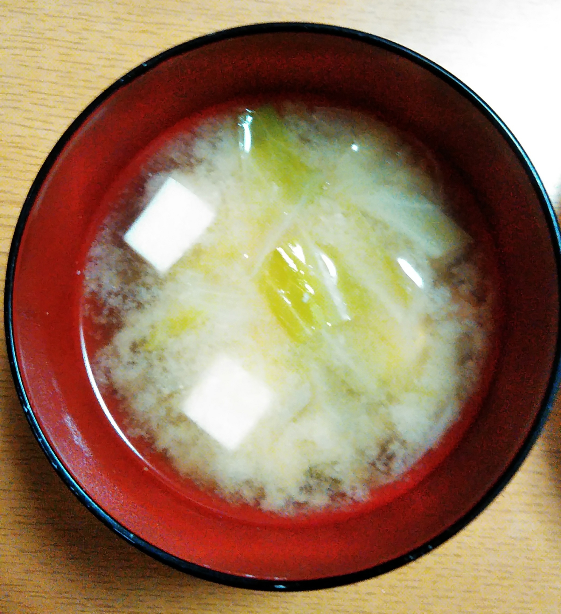 キャベツと豆腐の生姜味噌汁