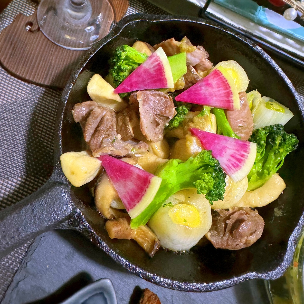 酒粕が決め手！砂肝と下仁田葱の柚子胡椒アヒージョ