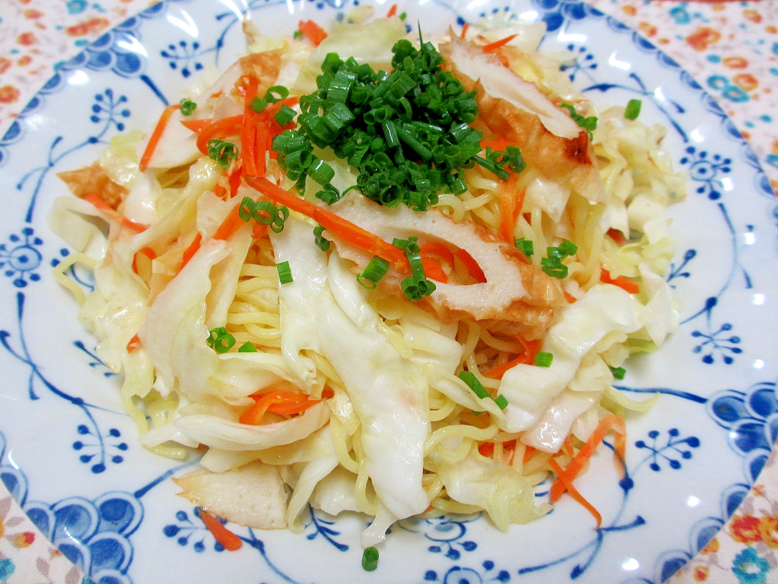 キャベツとちくわとにんじんの鶏がら塩糀焼きそば