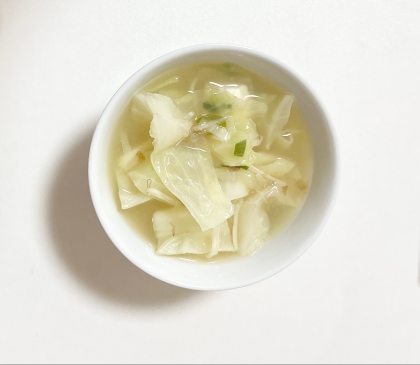 キャベツと油揚げの味噌汁