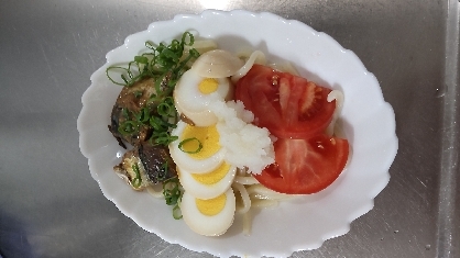 トマトとおろしでさっぱり！サバ缶冷やしうどん