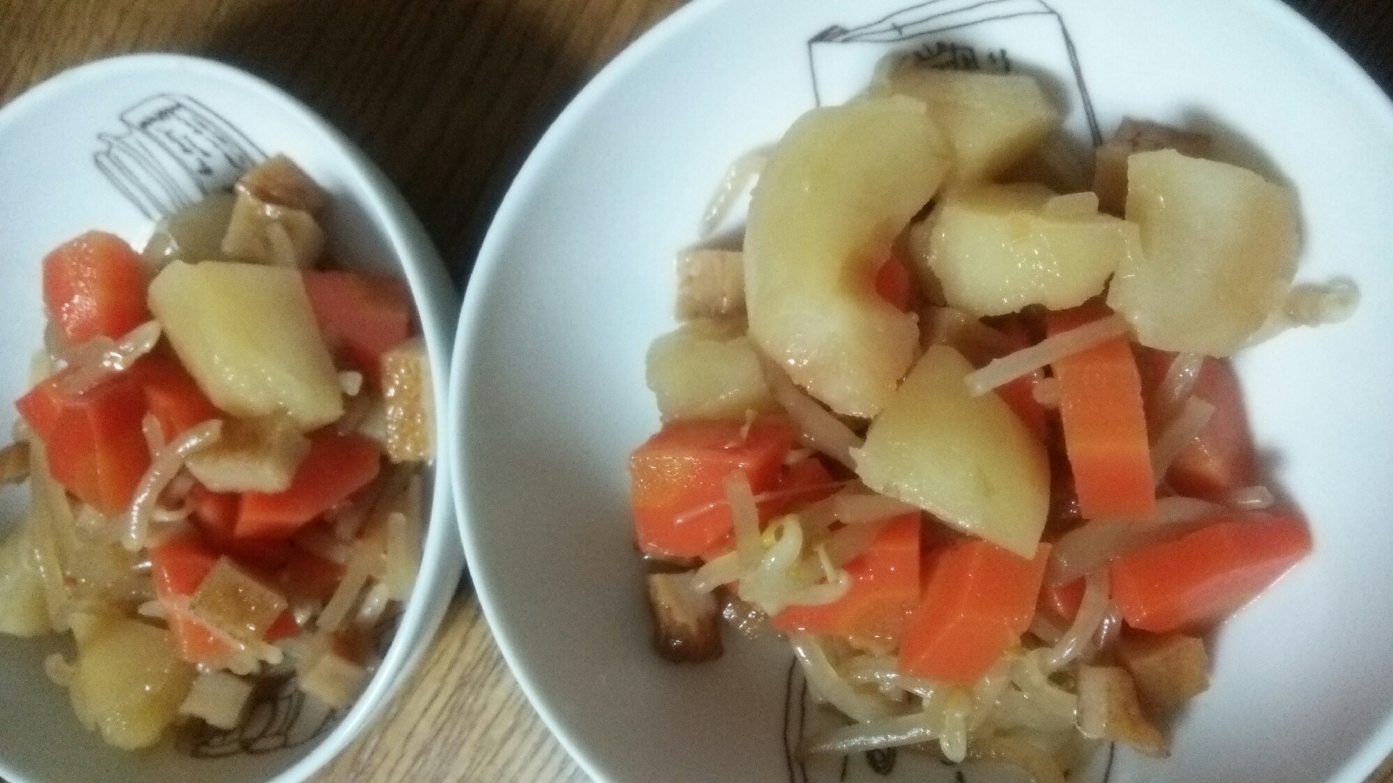 もやしとじゃがいもと人参と平天の煮物