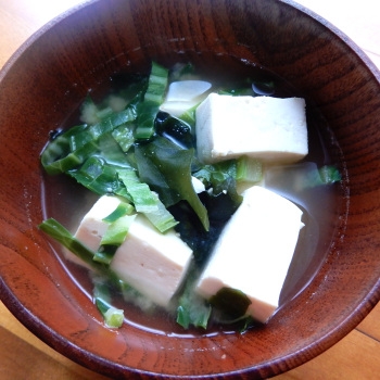 ワカメと残り野菜の味噌汁
