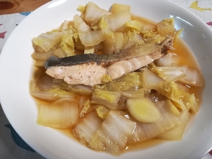 出汁まで美味しい◎鮭と白菜の煮物